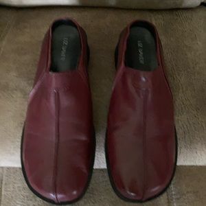 Like new burgundy leather clogs